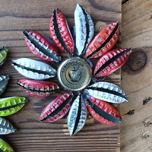 Homemade Bottle Cap Flower Wall Art 11 X5 - Picture 7 of 7
